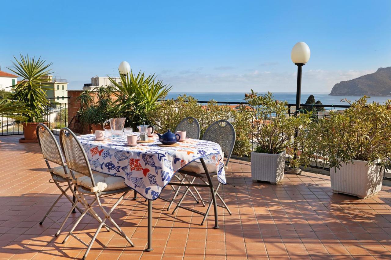 Appartement Attico Cielo E Mare à Spotorno Extérieur photo