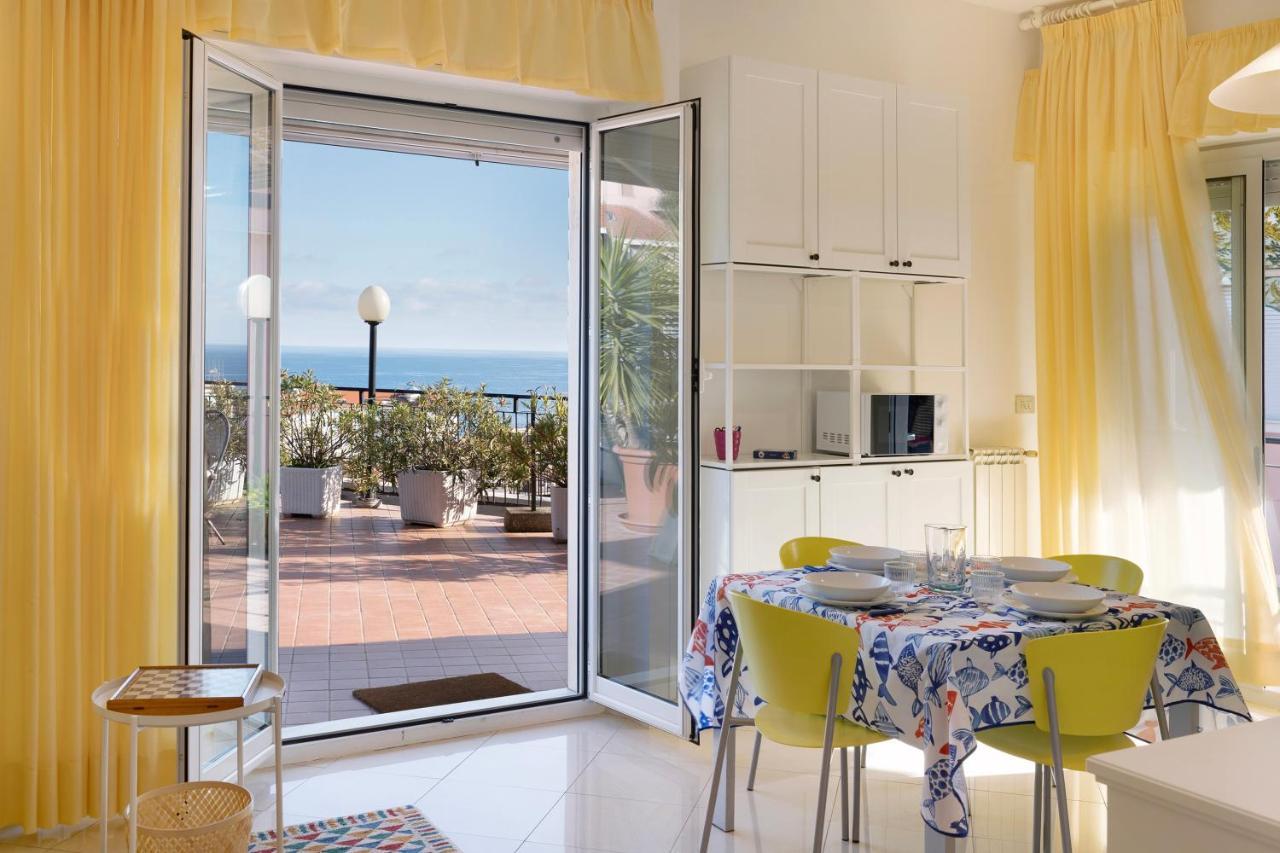 Appartement Attico Cielo E Mare à Spotorno Extérieur photo
