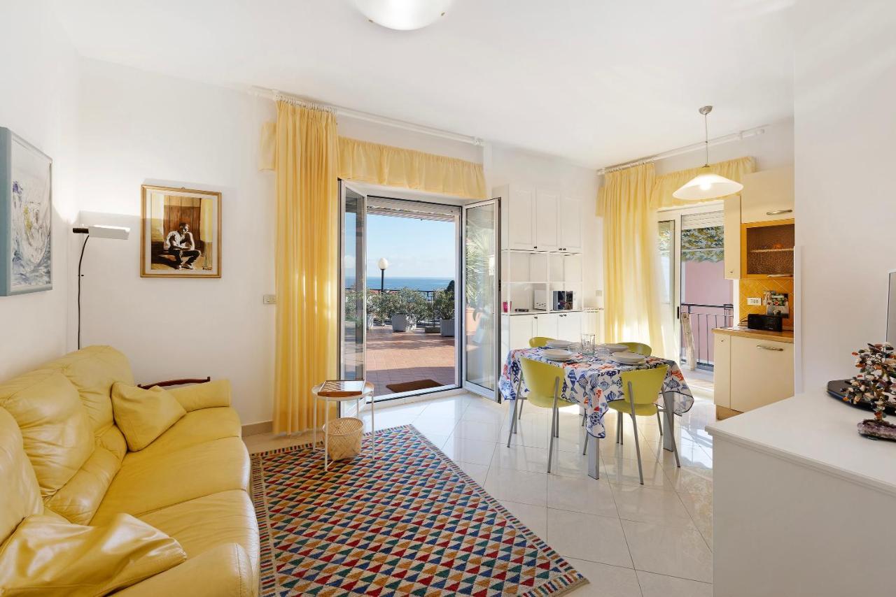 Appartement Attico Cielo E Mare à Spotorno Extérieur photo