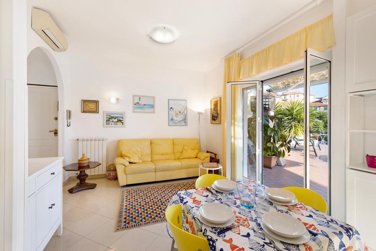 Appartement Attico Cielo E Mare à Spotorno Extérieur photo