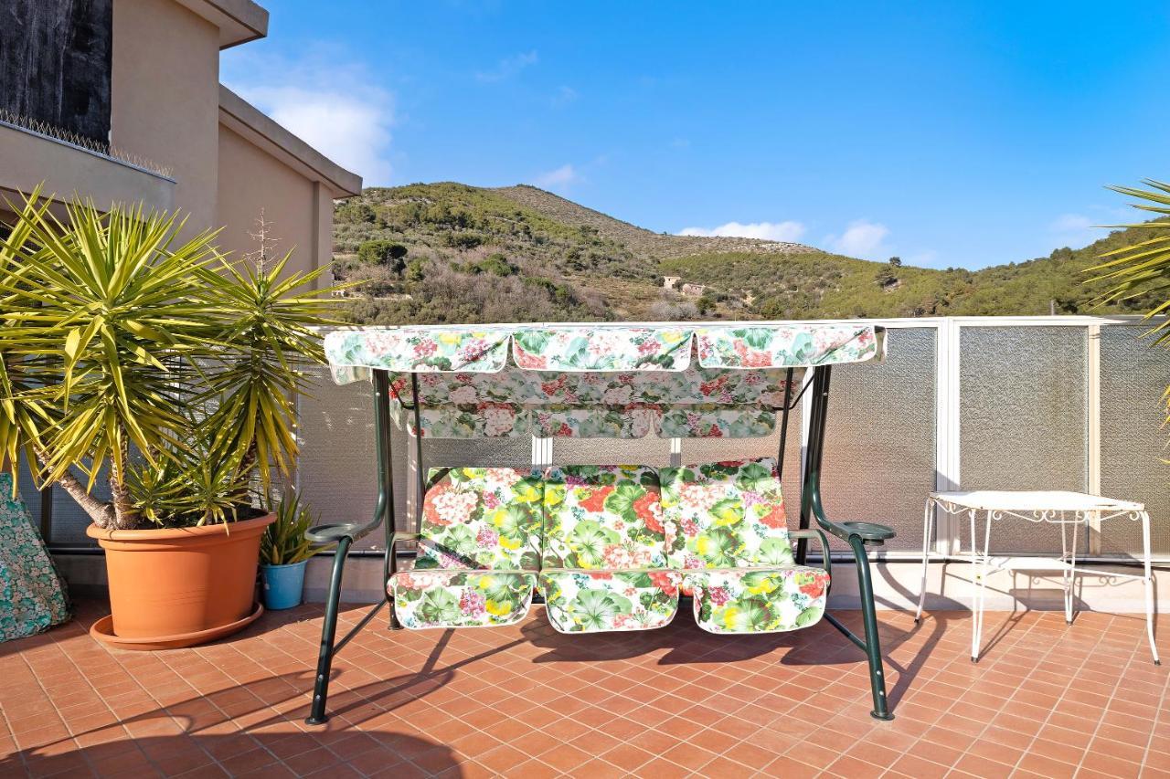Appartement Attico Cielo E Mare à Spotorno Extérieur photo