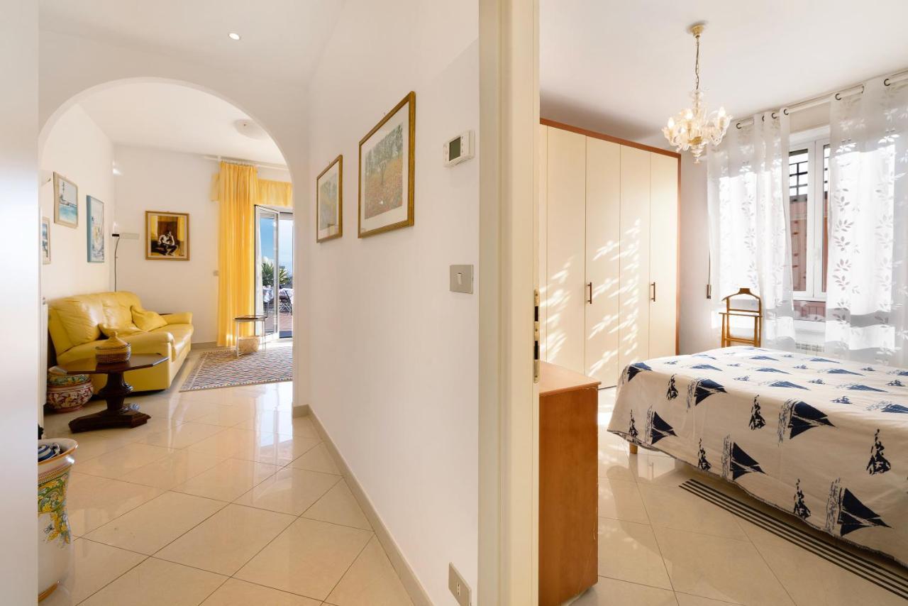 Appartement Attico Cielo E Mare à Spotorno Extérieur photo